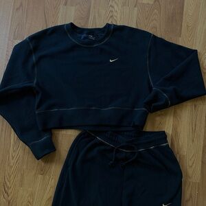Nike Women's Icon Clash Fleece Top And Sweatpants Set